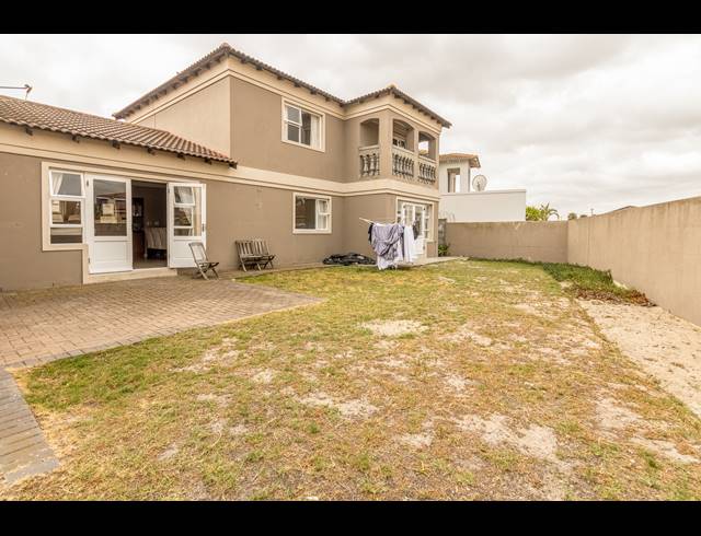6 BEDROOM FREEHOLD FOR SALE IN PARKLANDS